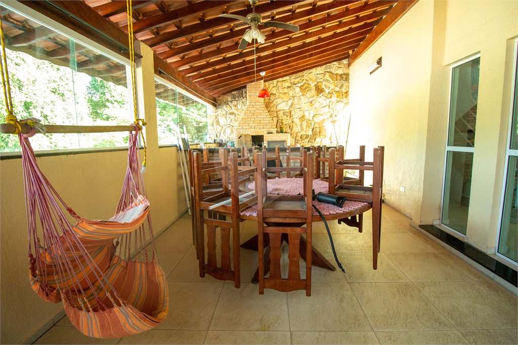 Casa à venda ou para alugar com 5 quartos, sendo 1 suíte, no condomínio Vila de Roma, São Roque - SP