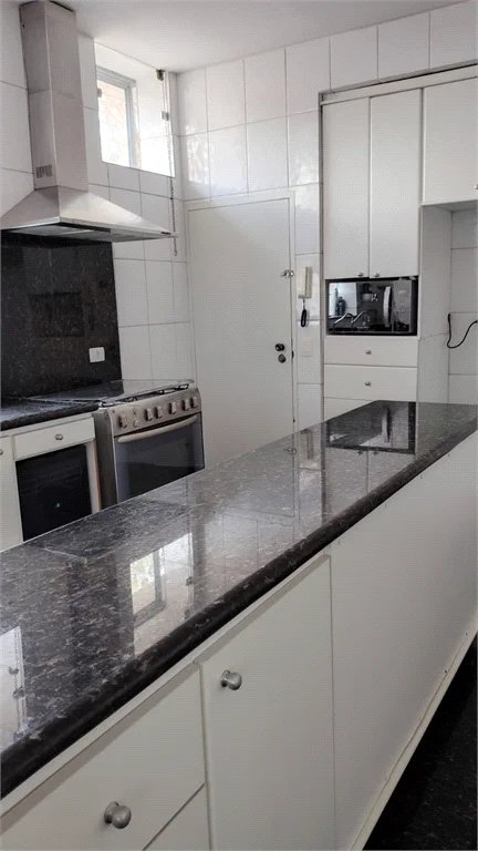 Casa à venda com 4 suítes em Vila Pirajussara, São Paulo, SP