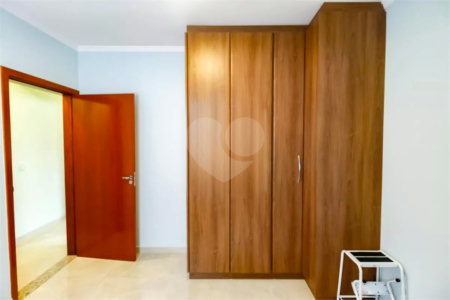 Sobrado à venda com 4 quartos, sendo 1 suíte,  em Vila Sônia, São Paulo, SP