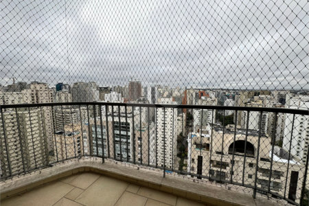 Apartamento à venda com 4 quartos, sendo 1 suíte, em Moema, São Paulo, SP