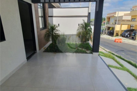 Casa à venda com 3 quartos, sendo 1 suíte, no condomínio Vila Paraty, Indaiatuba - SP