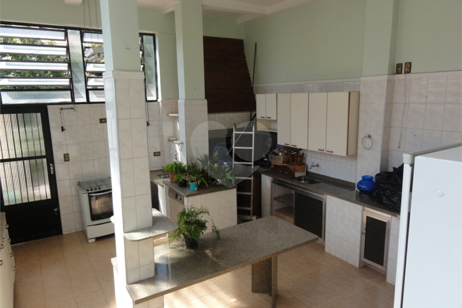 Sobrado à venda com 6 quartos, sendo 4 suítes, em Tremembé, São Paulo, SP