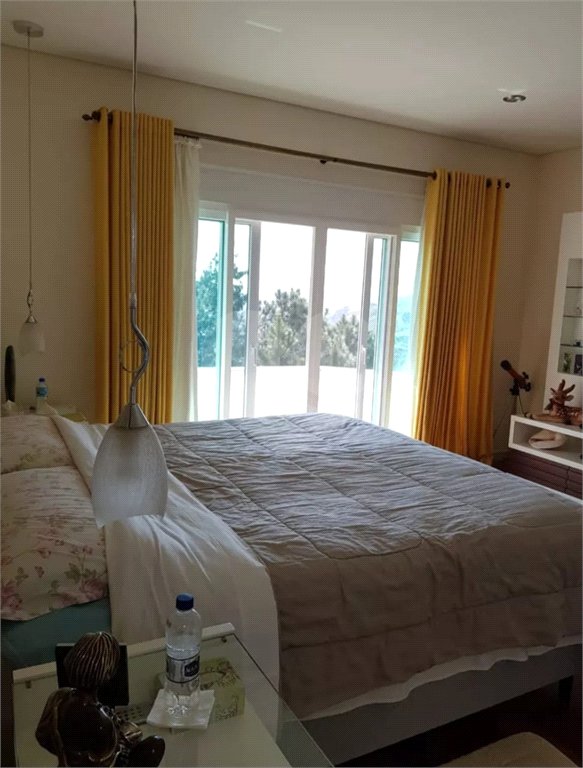 Casa à venda com 4 suítes no condomínio Monte Samkhya, Serra Negra - SP