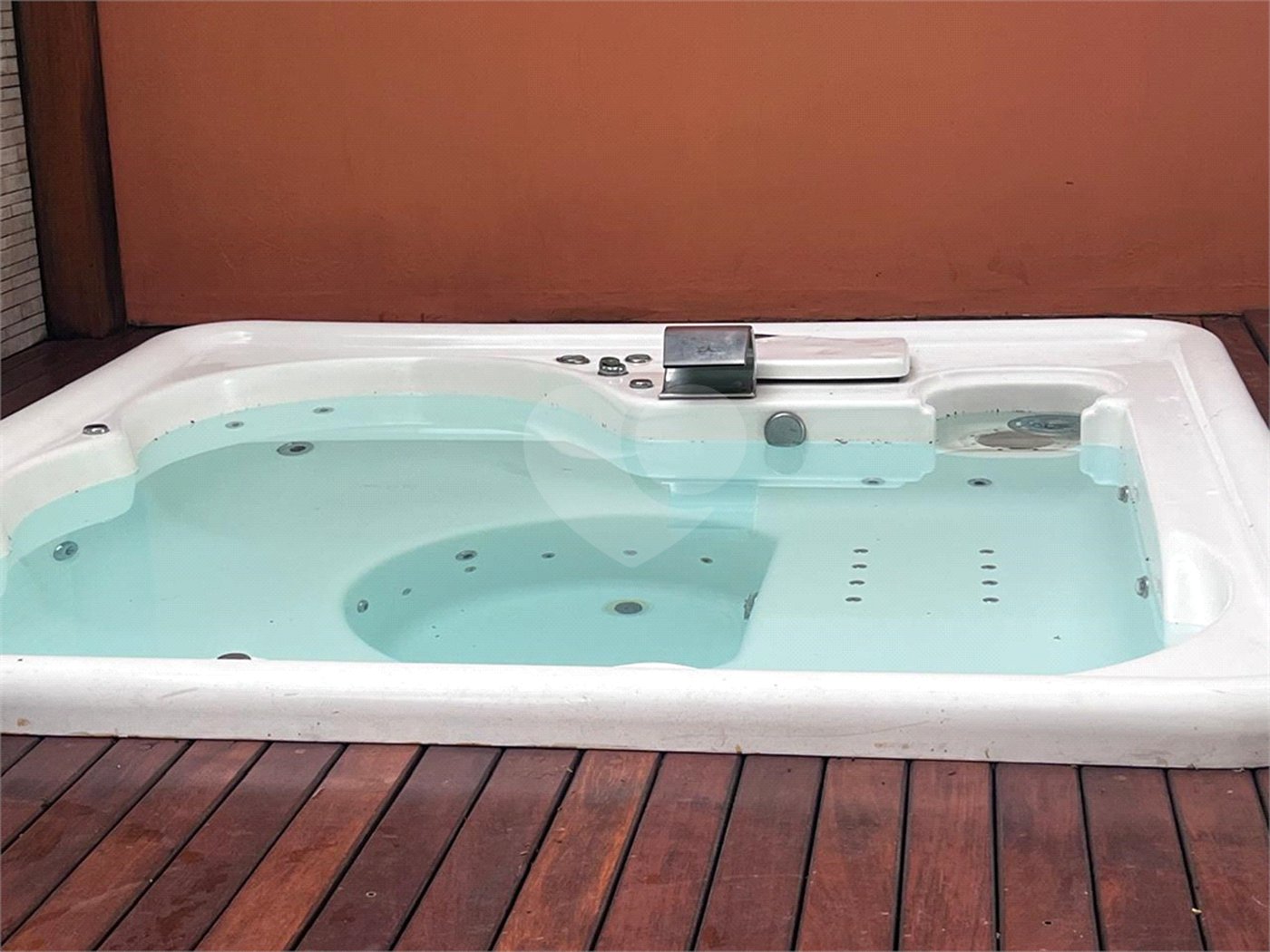 Casa à venda com 4 quartos, sendo 2 suítes, no condomínio Jornalista Américo Ariza, São Paulo - SP