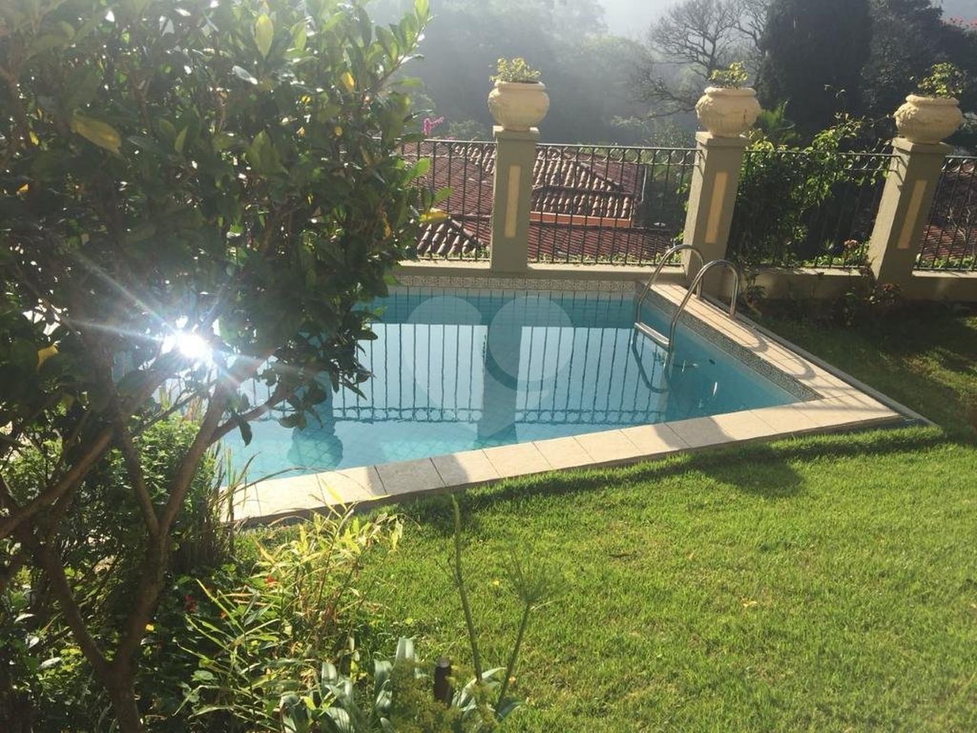 Casa à venda com 5 quartos, sendo 4 suítes, no condomínio Jardim Vitória Régia, São Paulo - SP