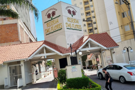 Casa à venda com 3 quartos, sendo 1 suíte, no condomínio Reserva das Flores - Casas, Guarulhos - SP