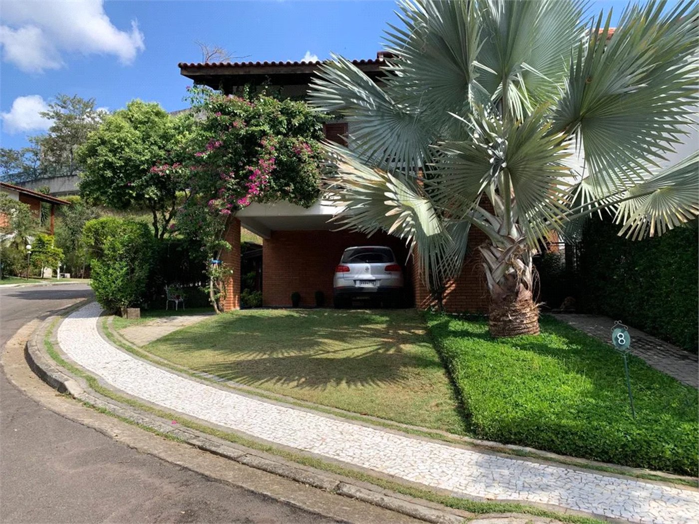 Casa à venda com 4 quartos, sendo 2 suítes, no condomínio Residencial Ypê Branco II, São Paulo - SP