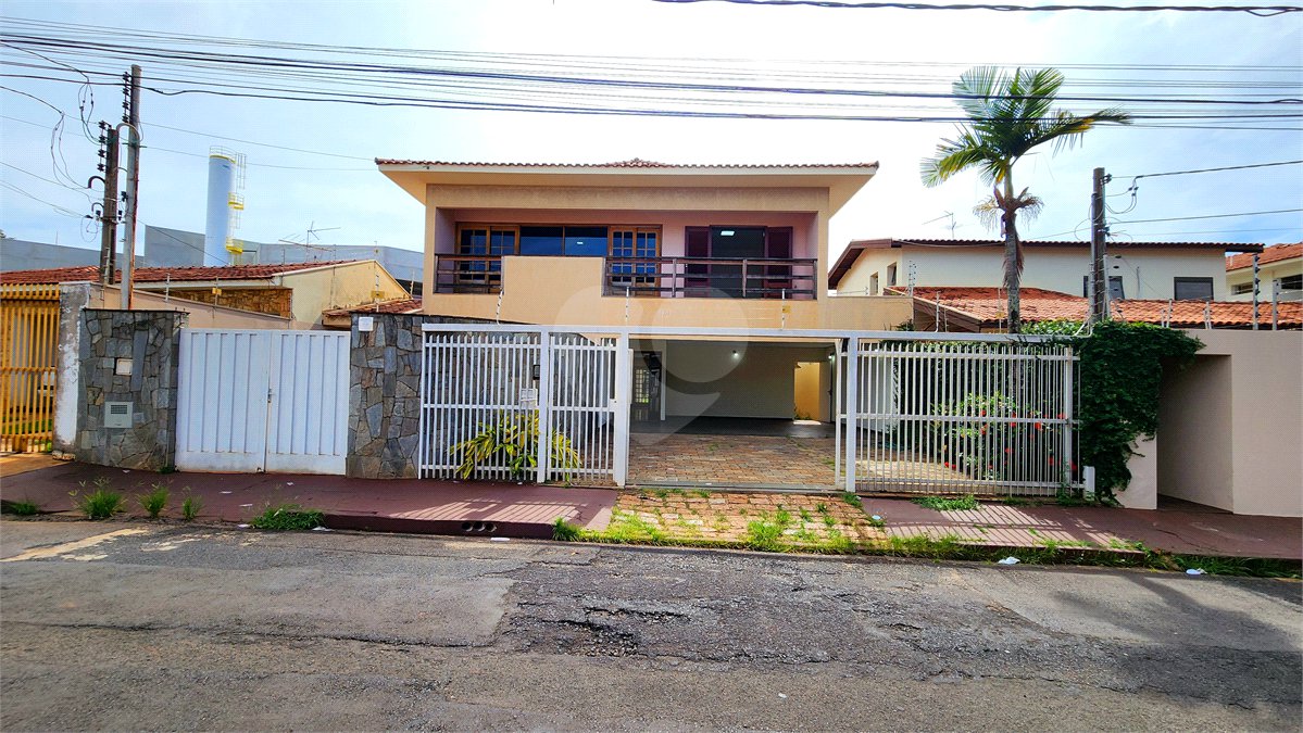Sobrado à venda com 4 quartos, sendo 2 suítes, em Jardim Primavera, Araraquara, SP