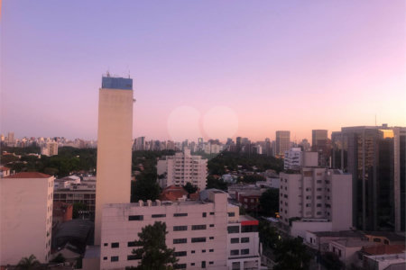 Apartamento à venda com 3 quartos, sendo 1 suíte, em Pinheiros, São Paulo, SP