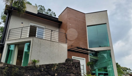 Casa à venda ou para alugar com 3 suítes no condomínio Parque Petrópolis 4 Secção, Mairiporã - SP