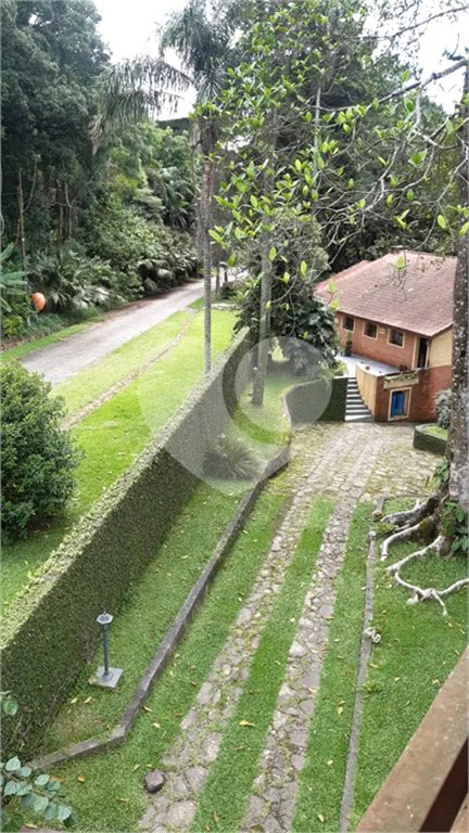 Casa à venda com 3 quartos, sendo 1 suíte, no condomínio Jardim da Monntanha II, Mairiporã - SP