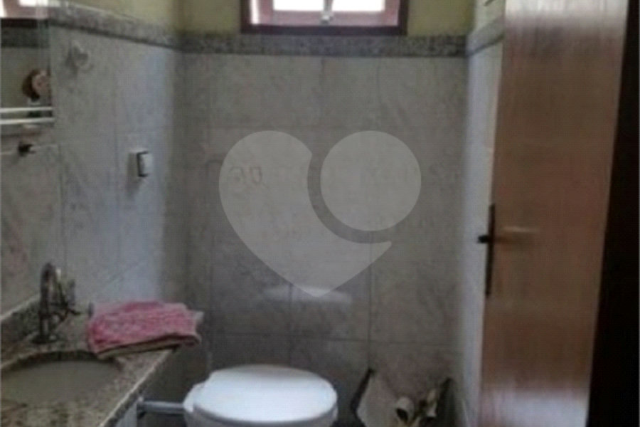 Sobrado à venda com 4 quartos, sendo 3 suítes, em Vila Irmãos Arnoni, São Paulo, SP