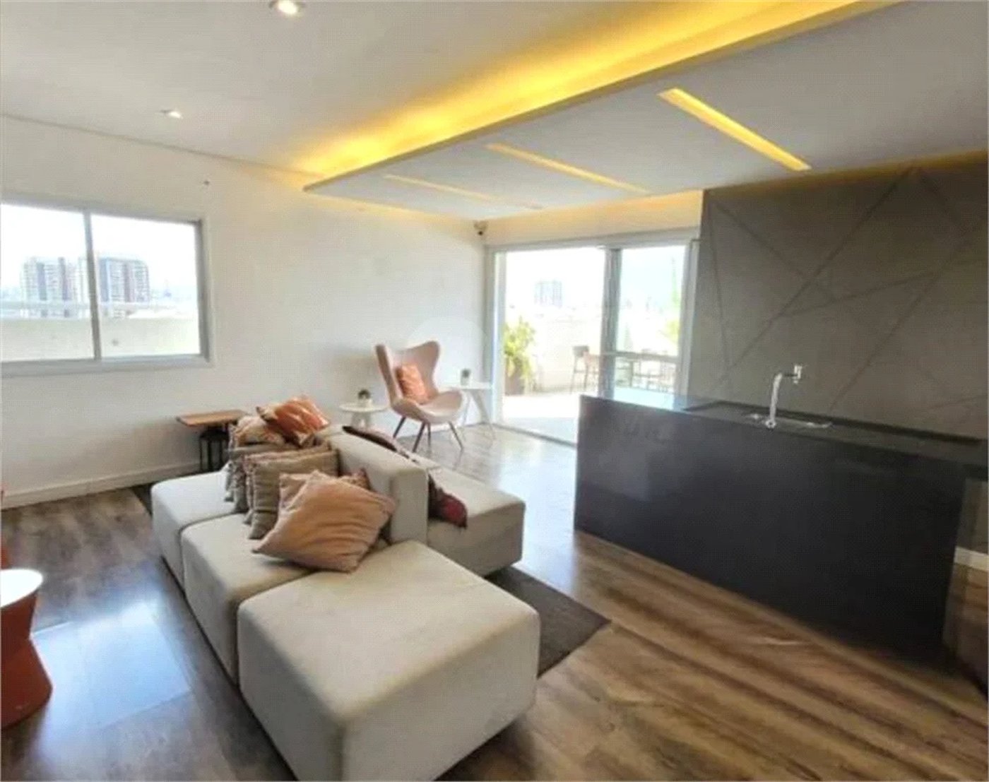 Apartamento 32 m2, com 1 dormitório e 01 vaga de garagem