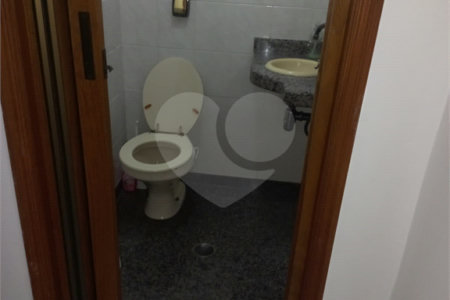 Sobrado à venda com 3 quartos em Jardim Marisa, São Paulo, SP