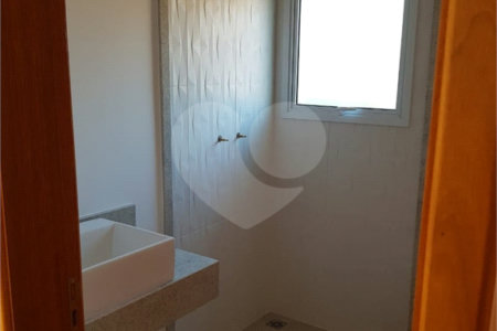 Sobrado à venda ou para alugar com 3 suítes em Vila Thais, Atibaia, SP