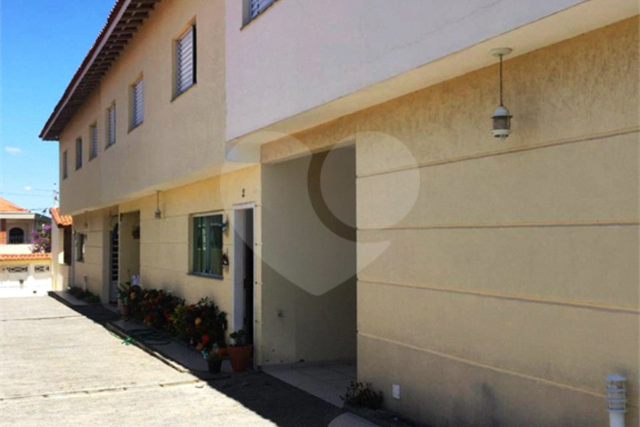 Casa à venda com 3 quartos, sendo 1 suíte, no condomínio Coelho III, São Paulo - SP