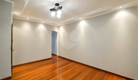 Sobrado à venda com 3 quartos, sendo 1 suíte, em Jardim Utinga, Santo André, SP