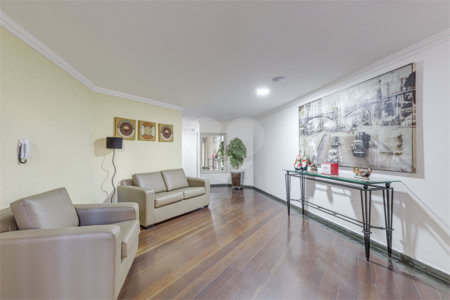 Apartamento à venda com 3 quartos, sendo 1 suíte, em Alto da Boa Vista, São Paulo, SP