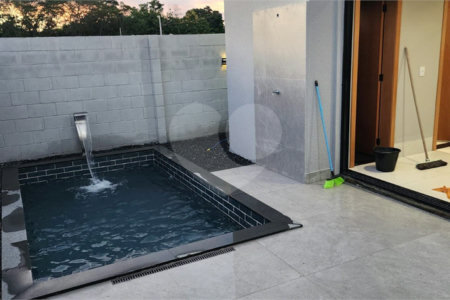 Casa à venda com 2 quartos, sendo 1 suíte, no condomínio Florais Esmeralda, Cuiabá - MT