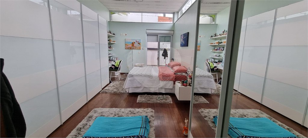 Casa à venda com 5 quartos, sendo 2 suítes, no condomínio Swiss Park, São Bernardo do Campo - SP