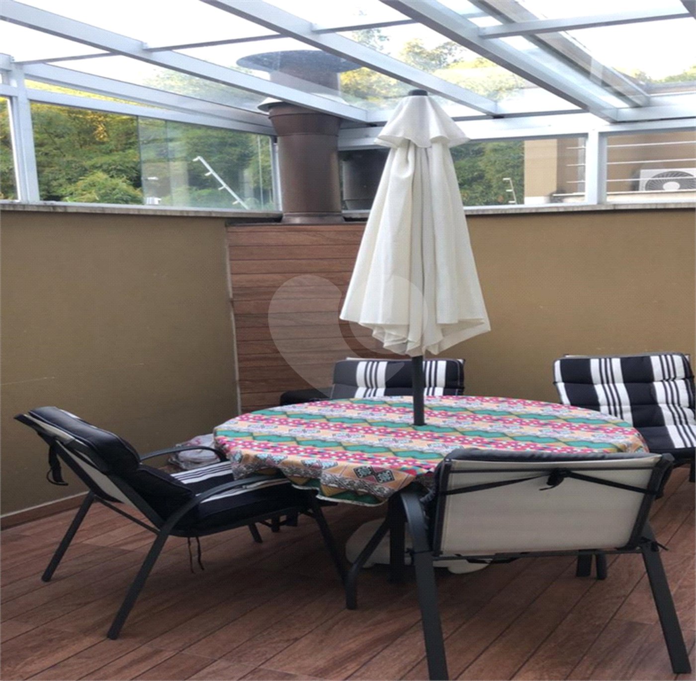 Casa à venda com 4 quartos, sendo 2 suítes, no condomínio Florada da Serra, São Paulo - SP