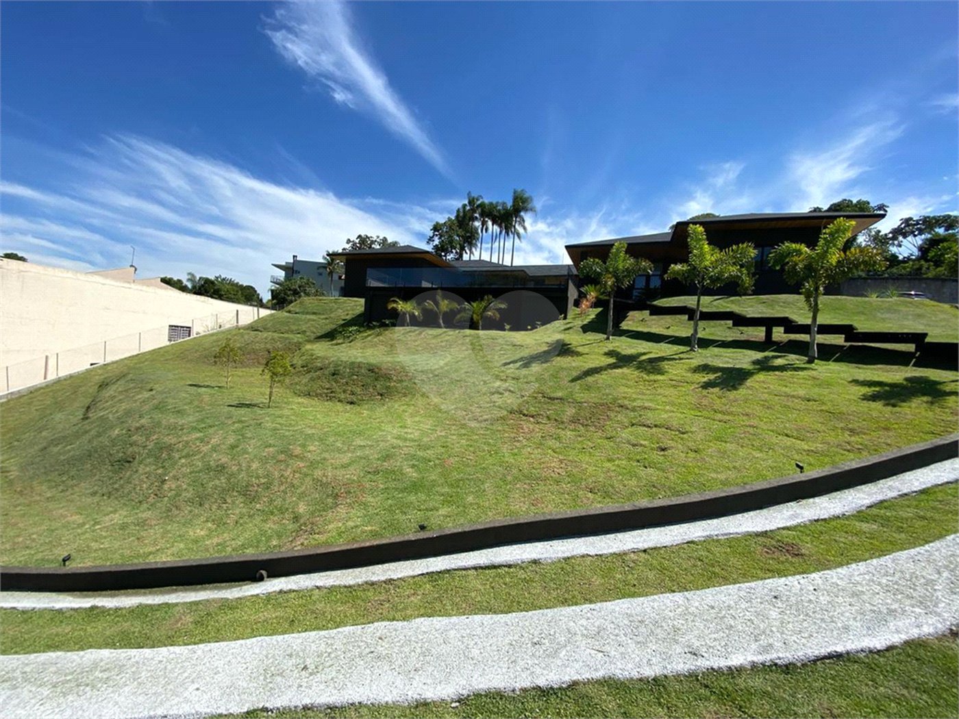 Casa à venda com 4 quartos, sendo 3 suítes,  no condomínio Jardim das Palmeiras, Bragança Paulista - SP