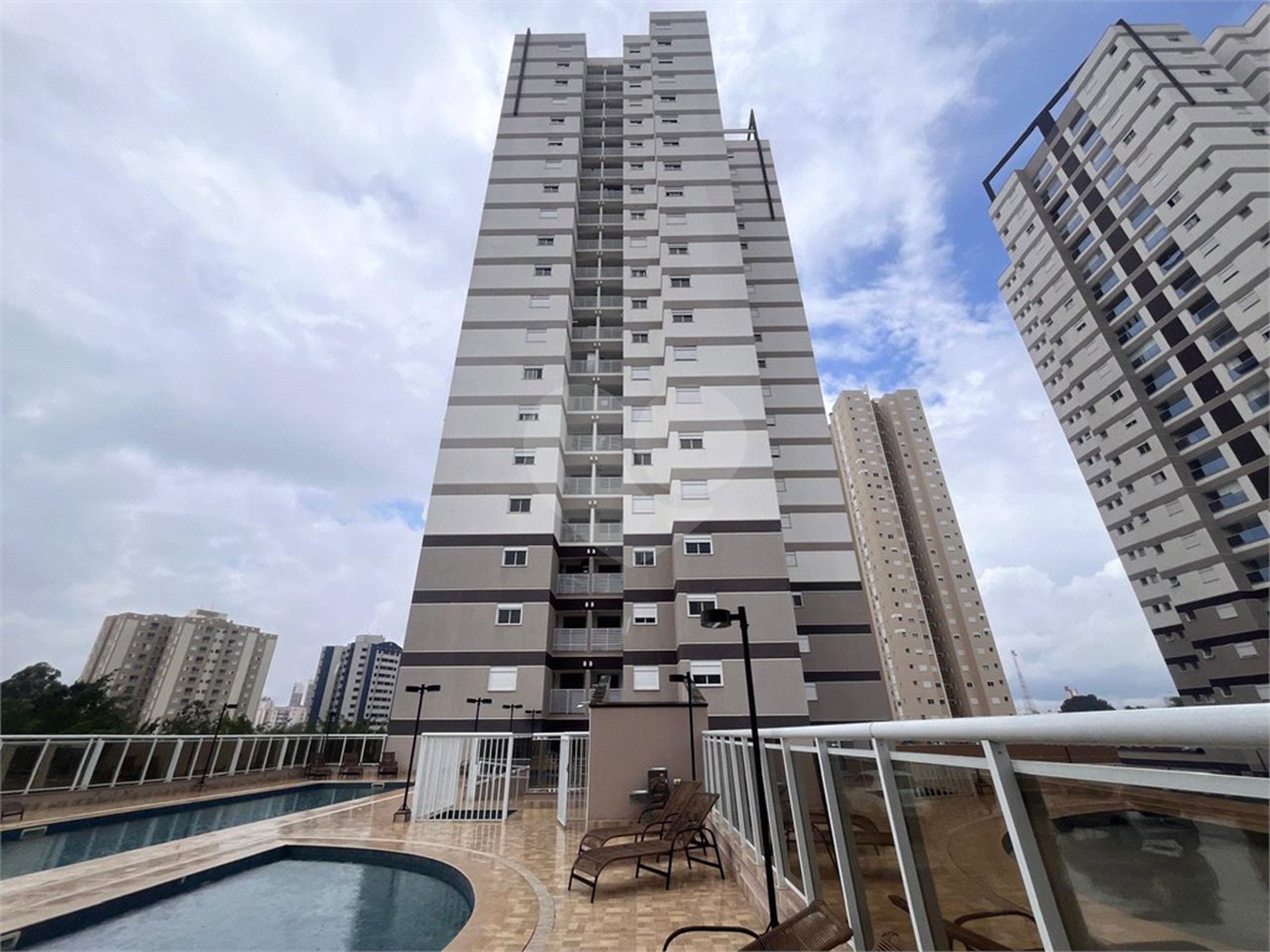 Apartamento à venda com 2 quartos, sendo 1 suíte,  em Loteamento Mogilar, Mogi das Cruzes, SP