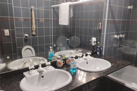 Casa à venda com 3 quartos, sendo 1 suíte,  em Vila Suissa, Mogi das Cruzes, SP