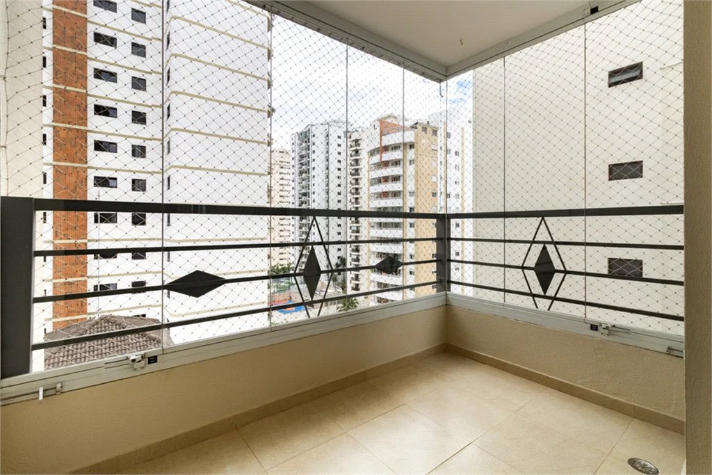 Apartamento à venda com 4 quartos, sendo 2 suítes,  em Vila Hamburguesa, São Paulo, SP