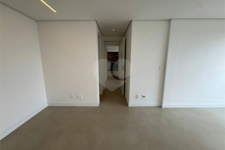 Apartamento à venda com 3 quartos, sendo 1 suíte,  em Vila Anastácio, São Paulo, SP