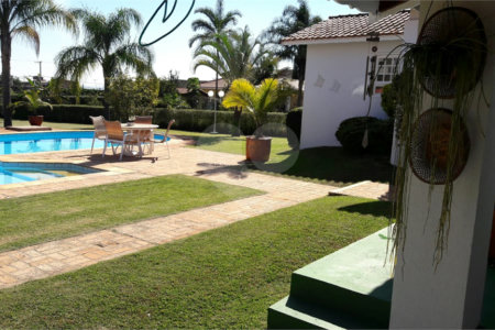 Casa à venda com 4 quartos, sendo 2 suítes, no condomínio Monte Belo, Salto - SP