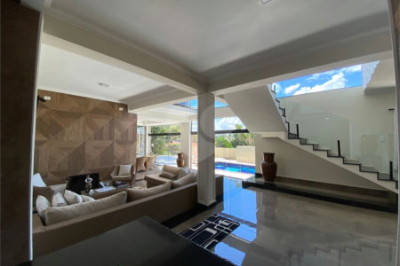Casa à venda com 4 suítes em Vila Santista, Atibaia, SP