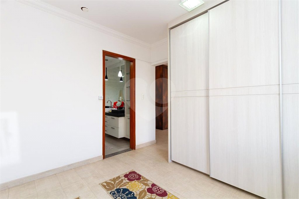 Casa Sobrado à venda com 342 m², 3 dormitórios, sendo 2 suítes, 4 vagas na Vila Mariana - São Paulo.