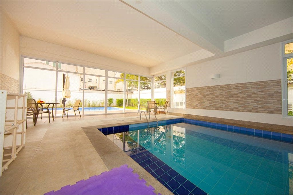Apartamento à venda com 3 quartos, sendo 1 suíte,  em Vila Olímpia, São Paulo, SP