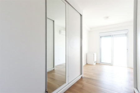 Apartamento à venda com 3 suítes em Vila Anastácio, São Paulo, SP