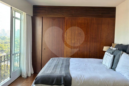 Apartamento à venda com 3 quartos, sendo 1 suíte, em Cerqueira César, São Paulo, SP