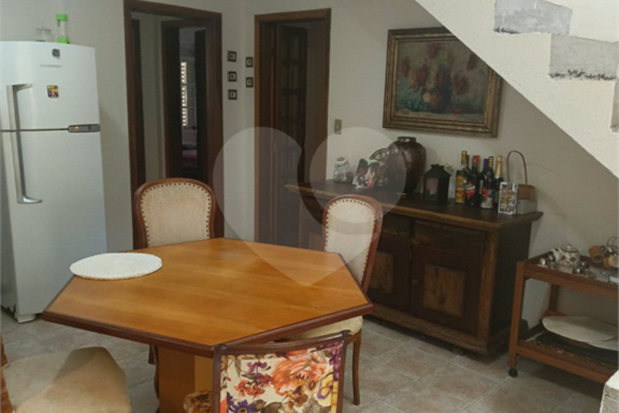 Casa à venda com 4 quartos, sendo 2 suítes, no condomínio Residencial Parque Cerros Verdes, Mairiporã - SP