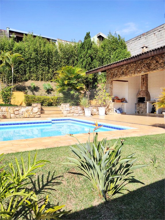 Casa à venda com 5 suítes no condomínio Estância Marambaia, Vinhedo - SP