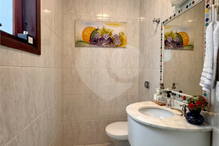 Casa à venda com 3 quartos, sendo 1 suíte, no condomínio Morada dos Pássaros, São Paulo - SP