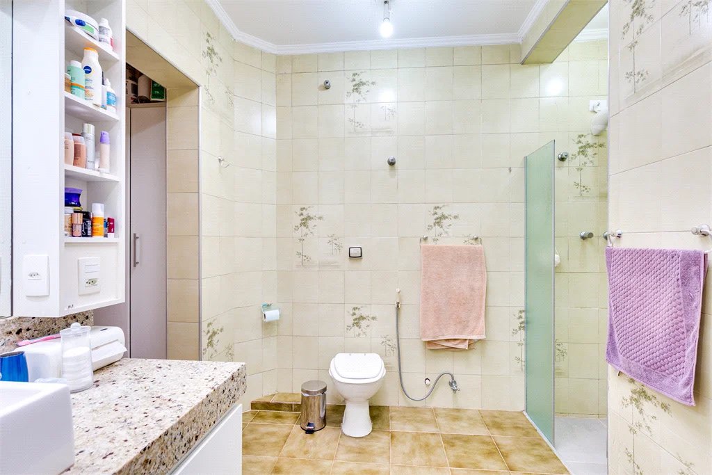 Casa à venda com 4 quartos, sendo 1 suíte,  em Brooklin Paulista, São Paulo, SP