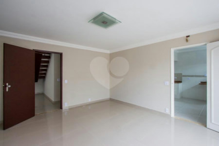 Sobrado à venda com 4 quartos, sendo 1 suíte,  em Interlagos, São Paulo, SP