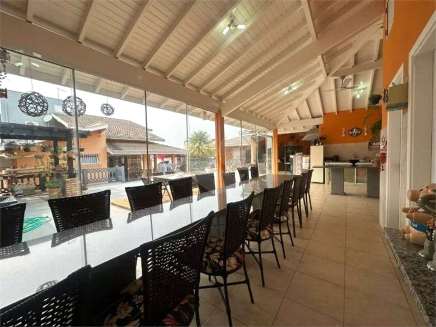Casa à venda com 3 quartos, sendo 1 suíte, no condomínio Residencial Delle Stelle, Louveira - SP