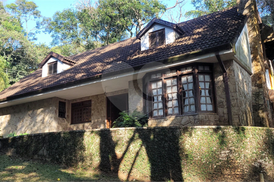 Casa à venda com 3 suítes no condomínio Jardim da Montanha I, Mairiporã - SP
