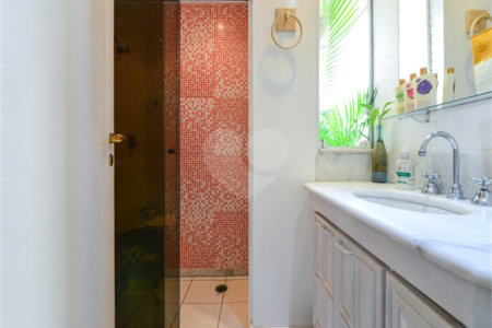 Apartamento à venda com 3 suítes em Vila Suzana, São Paulo, SP