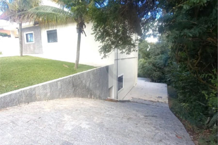 Casa à venda com 4 suítes no condomínio Estância Marambaia, Vinhedo - SP