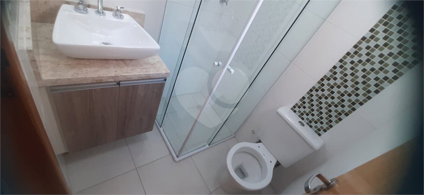 Casa à venda com 3 quartos, sendo 2 suítes, no condomínio Mário Araújo, São Paulo - SP