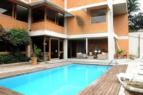 Sobrado à venda ou para alugar com 5 quartos, sendo 4 suítes,  em Jardim Guedala, São Paulo, SP