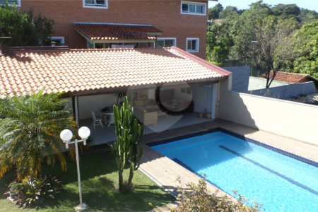 Sobrado à venda com 4 suítes em Recanto Impla, Carapicuíba, SP
