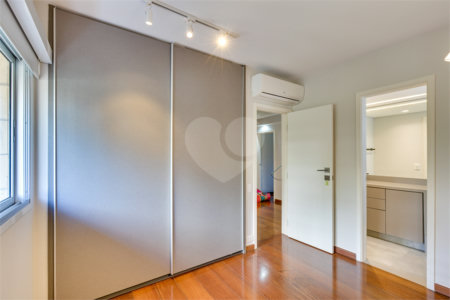 Apartamento à venda com 4 quartos, sendo 3 suítes, em Alto da Boa Vista, São Paulo, SP