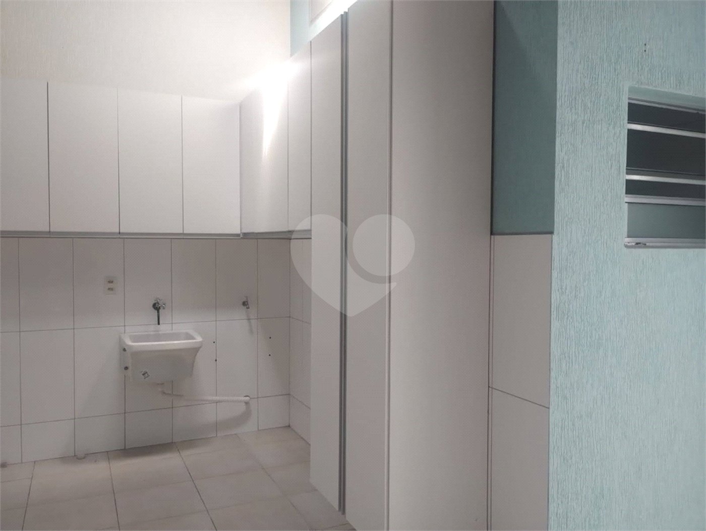Casa à venda com 3 quartos, sendo 1 suíte, em Parque Industrial, São José dos Campos, SP